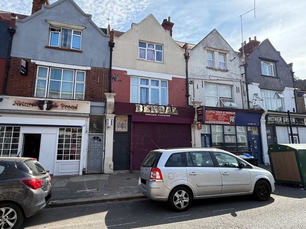 Lot: 104 - FREEHOLD RESTAURANT PREMISES WITH FLAT SOLD ON LONG LEASE - View from street